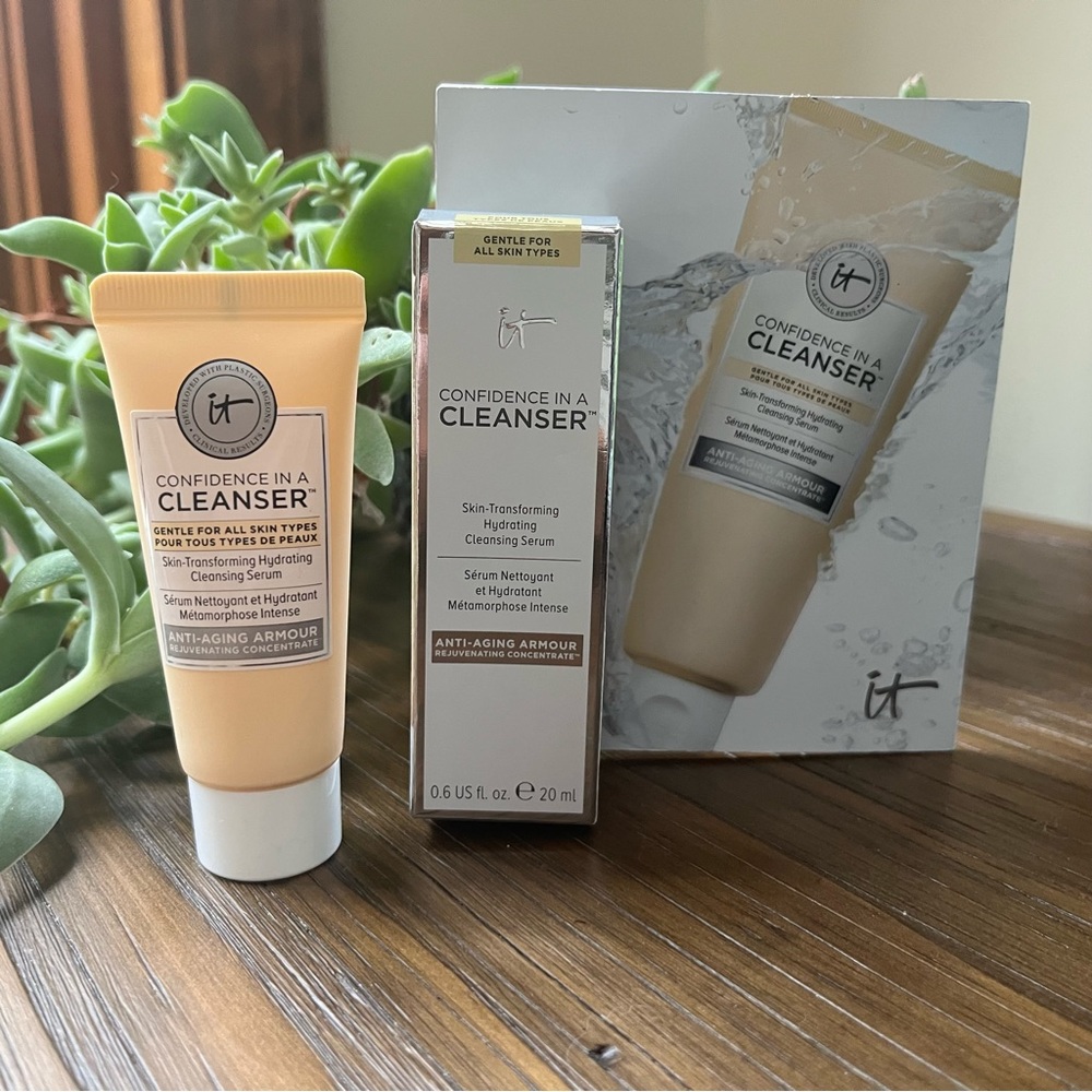 5/$25 it Cosmetics Confidence in a Cleanser Cleansing Serum